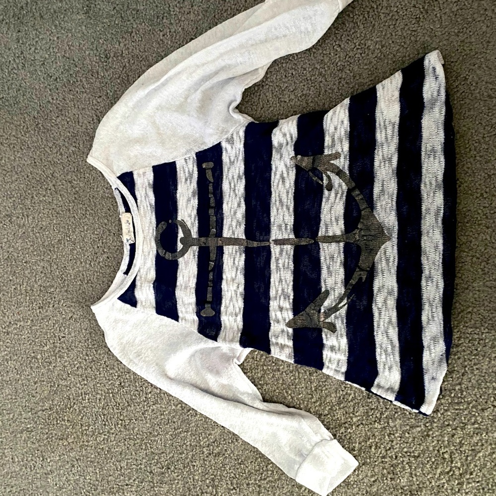 White and blue mesh tee